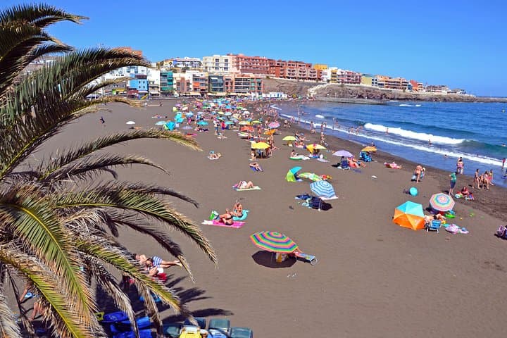 Full-Day Private Beaches Tour in Gran Canaria: Maspalomas, Puerto de Mogán & Coastal Highlights