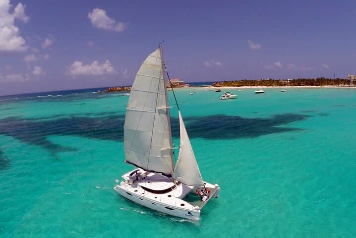 Catamaran Snorkel & Beach Club: Isla Mujeres Day Trip from Cancun