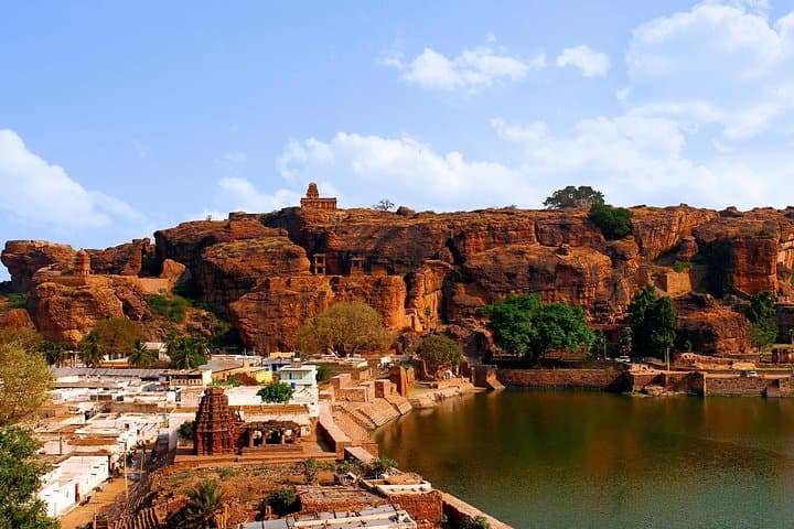 Badami Trails: Guided Day Trip from Hampi to Badami Cave Temples