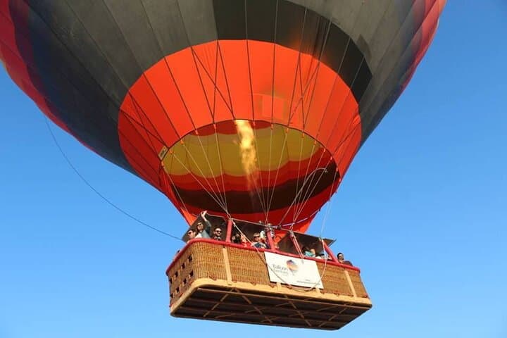 Sunrise Hot Air Balloon Over Dubai Desert: Sunrise Flight, Falconry & Breakfast photo 2