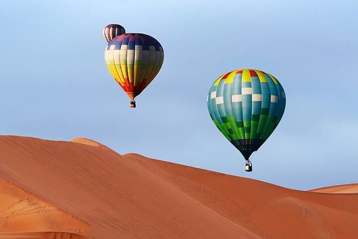 Sunrise Hot Air Balloon Over Dubai Desert: Sunrise Flight, Falconry & Breakfast photo 4