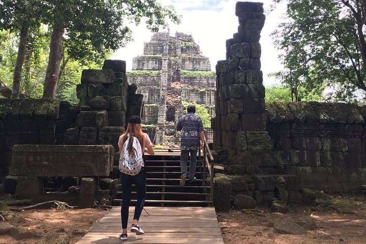 Siem Reap Day Trip: Preah Vihear & Koh Ker Temples Guided Tour
