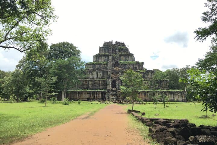 Siem Reap Day Trip: Preah Vihear & Koh Ker Temples Guided Tour photo 4
