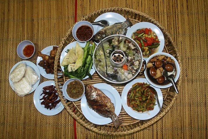 Chiang Mai Khantoke Dinner: Lanna Feast & Traditional Hill-Tribe Dance Experience photo 2
