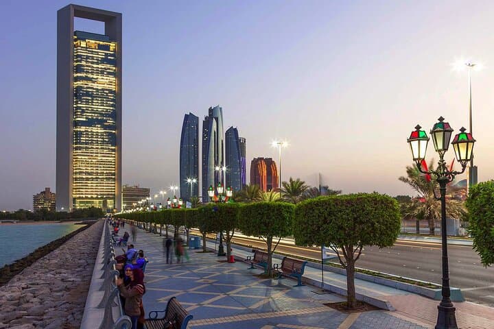 Abu Dhabi City Tour with Warner Bros. World: Sheikh Zayed, Corniche & Theme Park Access