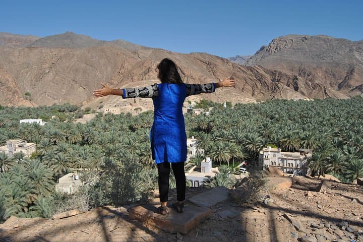 Full-Day Jebel Akhdar & Jebel Shams Trekking from Nizwa: Hikes, Views & Local Culture