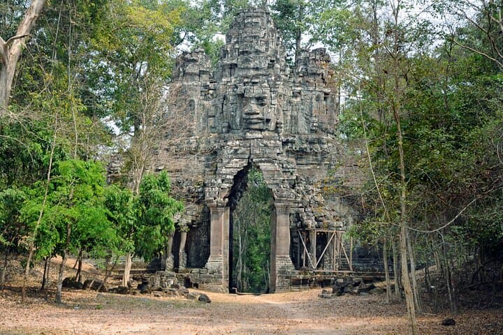 Angkor Wat Private A/C Tour: Small Circle & Five Hidden Temples
