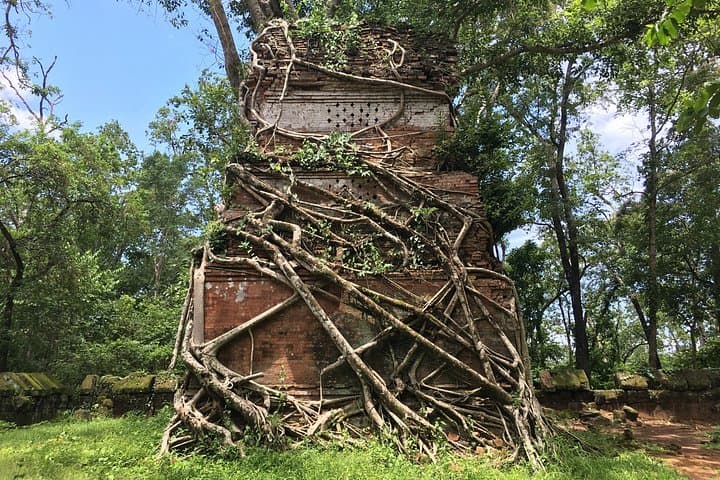 Koh Ker & Preah Vihear Day Trip from Siem Reap — Prasat Thom Pyramid to Preah Vihear Summit photo 4