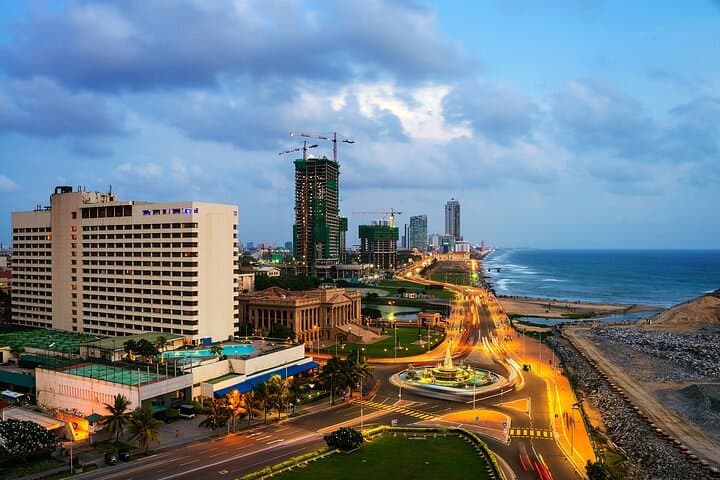 Colombo Day Tour from Ahungalla: Museums, Temples & Sunset at Galle Face photo 6