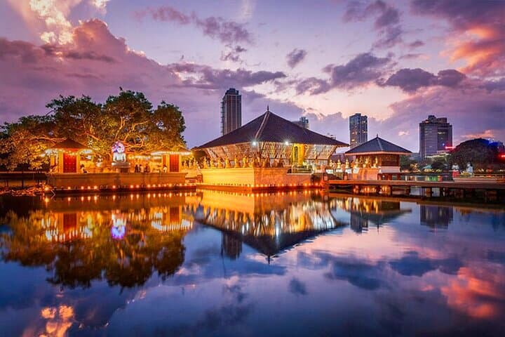 Colombo Day Tour from Ahungalla: Museums, Temples & Sunset at Galle Face