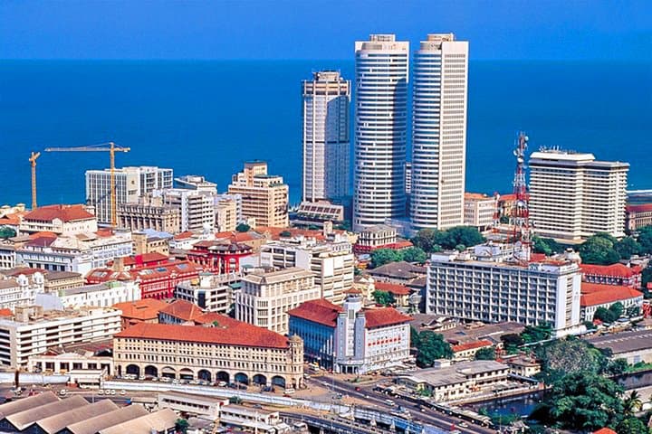 Colombo Day Tour from Ahungalla: Museums, Temples & Sunset at Galle Face photo 4