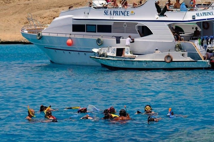 Full-Day Giftun Island Snorkeling Cruise from Hurghada with Lunch