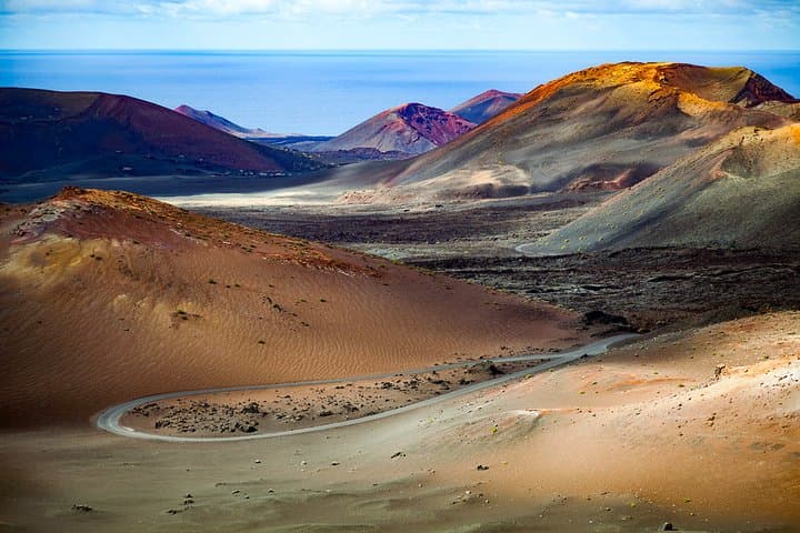 Full-Day Private Tour: Timanfaya, Jameos del Agua & Cueva de los Verdes photo 2