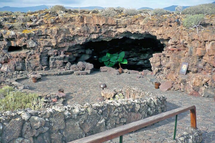 Private Luxury Tour of Jameos del Agua & Cueva de los Verdes — Northern Lanzarote Lava Tube Experience photo 5