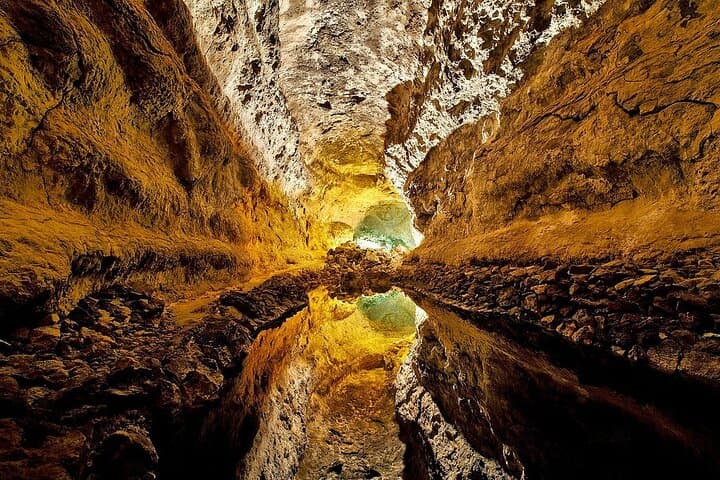 Private Luxury Tour of Jameos del Agua & Cueva de los Verdes — Northern Lanzarote Lava Tube Experience photo 6