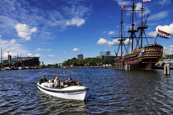 Amsterdam Canal Cruise: 60-Minute Private Tour With Drinks photo 2