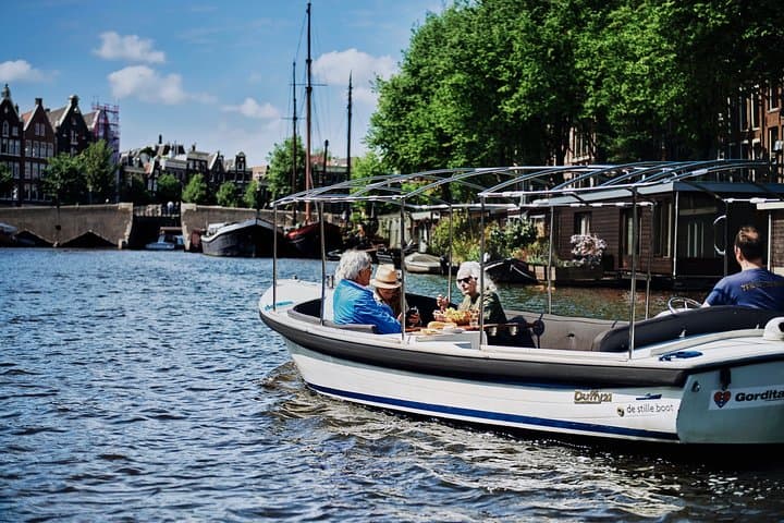 Amsterdam Canal Cruise in Portuguese: Private 2-Hour Canal Tour