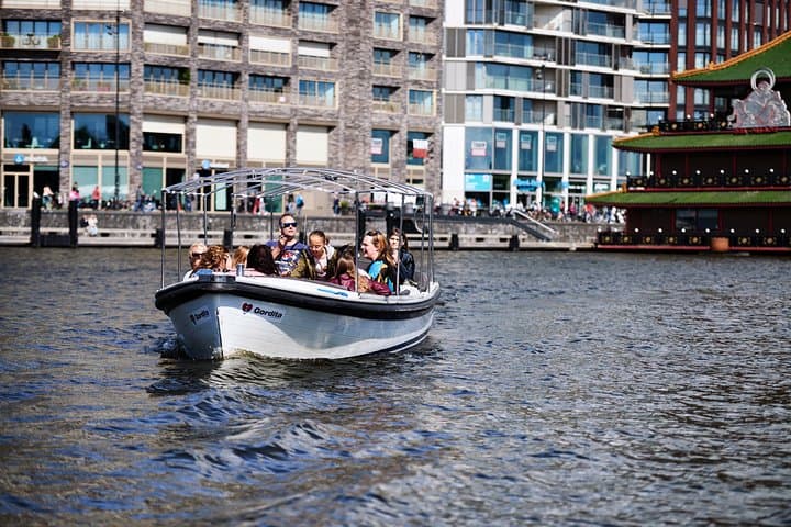 Amsterdam Canal Cruise in Portuguese: Private 2-Hour Canal Tour photo 3