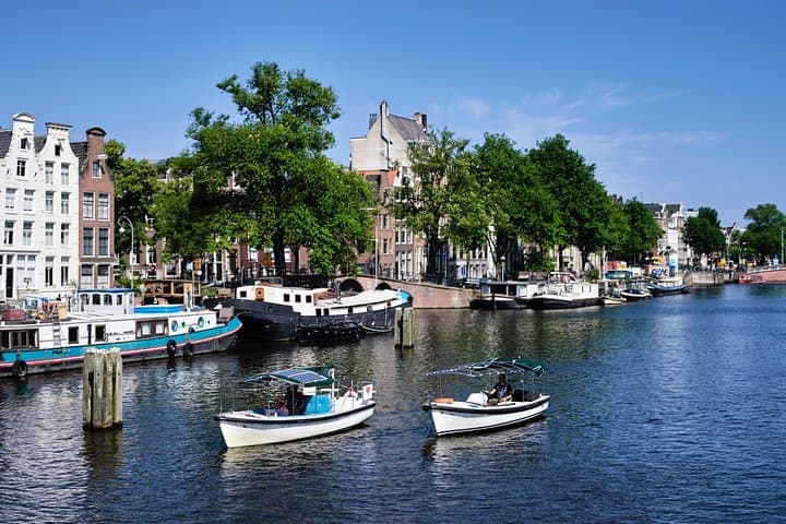 Amsterdam Canal Cruise in Portuguese: Private 2-Hour Canal Tour photo 5