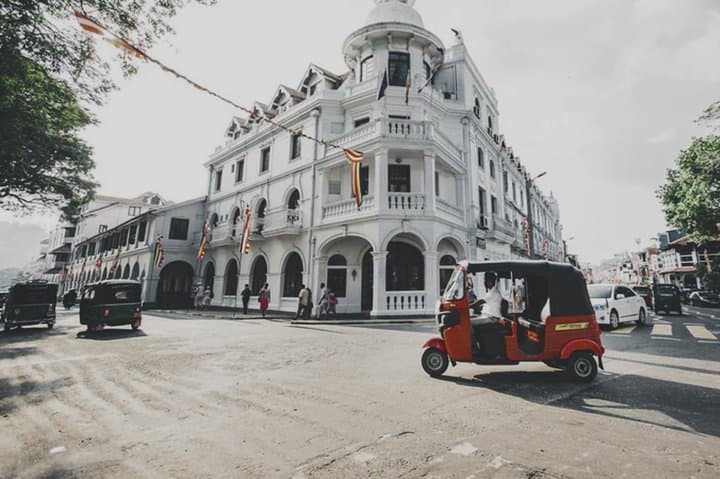 Kandy City Walk with a Local: Temple of the Tooth, Market & Street Food photo 2