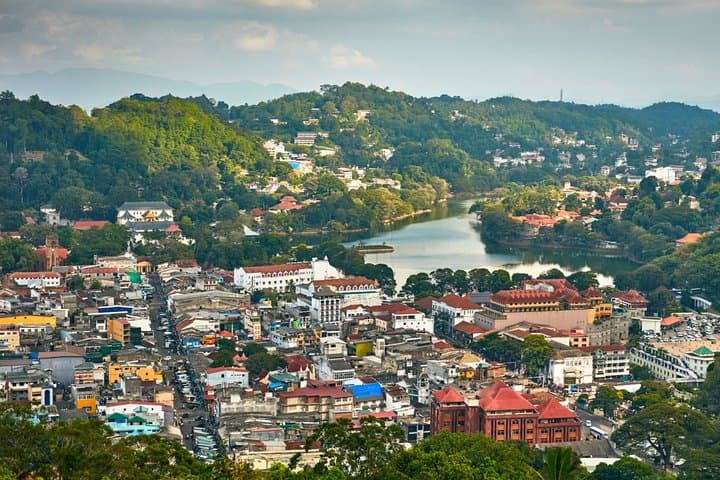 Kandy City Walk with a Local: Temple of the Tooth, Market & Street Food photo 4