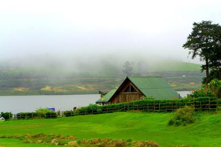 Nuwara Eliya & Ramboda Falls Day Tour from Kandy: Hakgala, Tea Factory & Gregory Lake
