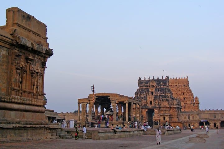 Thanjavur Day Trip from Madurai: Explore Brihadeeswarar Temple & Maratha Palace