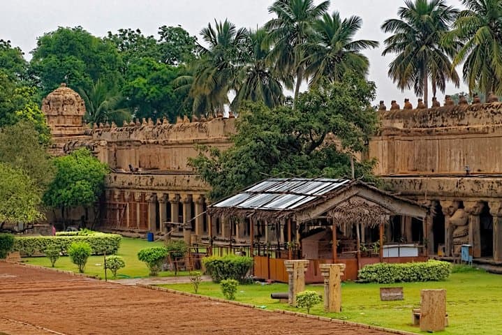 Thanjavur Day Trip from Madurai: Explore Brihadeeswarar Temple & Maratha Palace photo 3