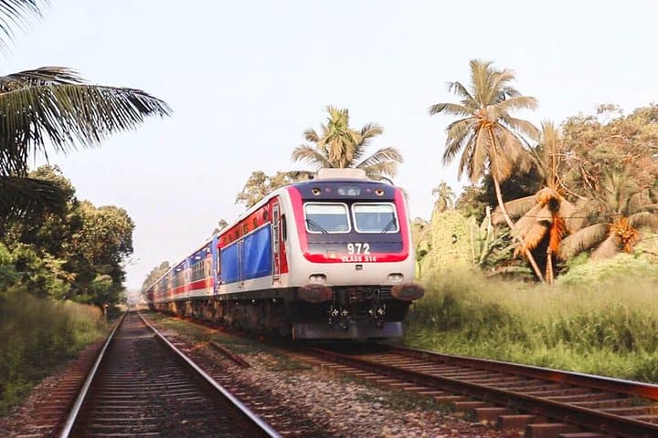 Colombo to Badulla Train Ride — Dunhinda Odyssey Scenic Journey photo 5