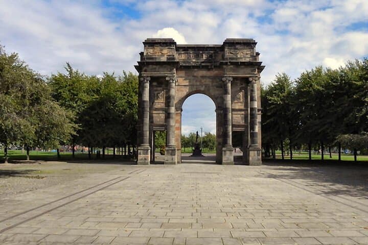 Glasgow Through the Ages: Self-Guided Audio Tour of the Old Town