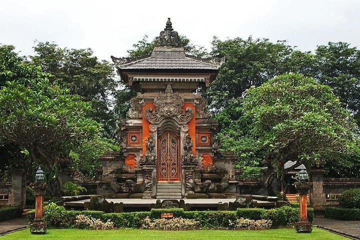 Jakarta Private Day Tour: National Monument, Mounas Garden, Planetarium & Miniature Park