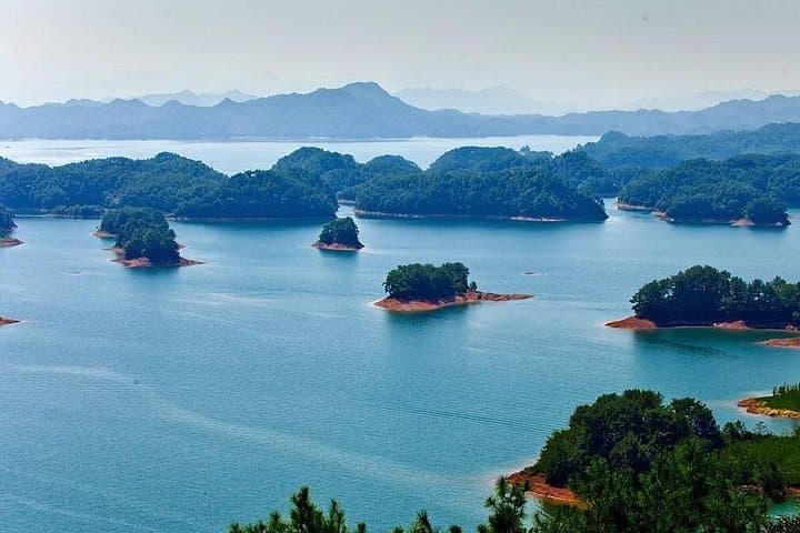 Qiandao Lake Private Day Trip from Hangzhou by Bullet Train — Boat Ride & Garden Islands
