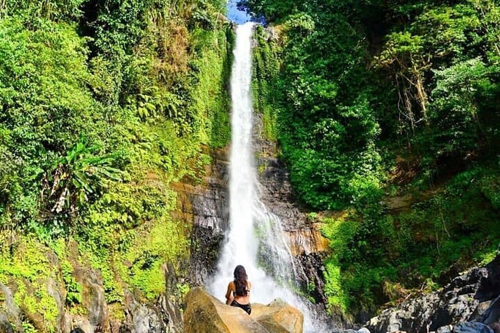Puncak Private Day Tour: Seven Waterfalls, Colorful Lake & Taman Safari