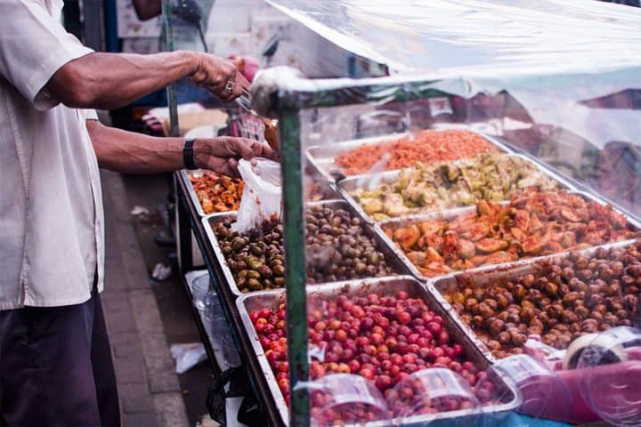 Galle Fort Street Food Walk — Authentic Sri Lankan Snacks and Market Flavors