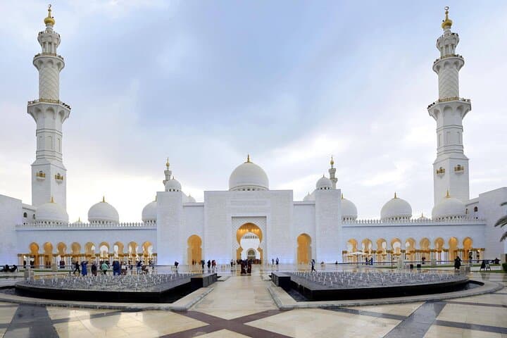 Private Full-Day Abu Dhabi City Tour from Dubai: Sheikh Zayed, Corniche & Culture photo 4
