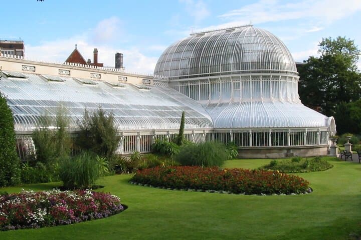 Belfast & Hillsborough: Private Shore Excursion to Castle Gardens, Murals and the Titanic Trail