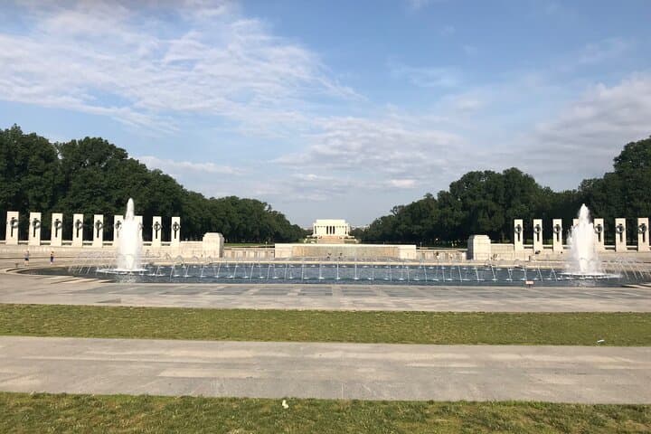 Private Washington Monuments Tour in a Luxury Car — National Mall Highlights & Observation Deck photo 4