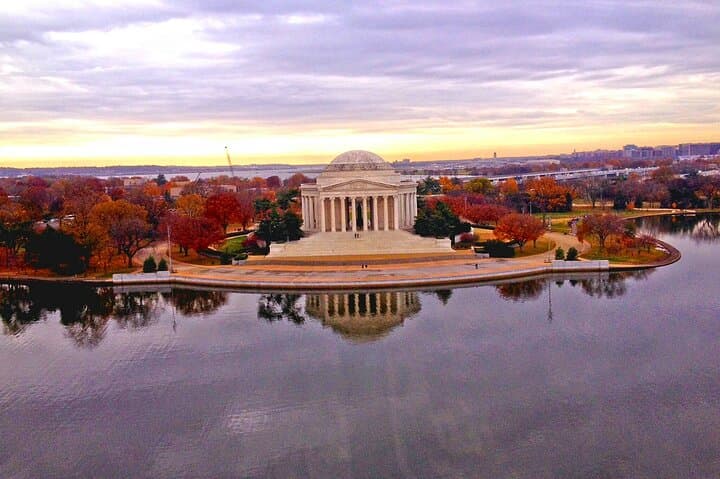 Private Washington Monuments Tour in a Luxury Car — National Mall Highlights & Observation Deck photo 5