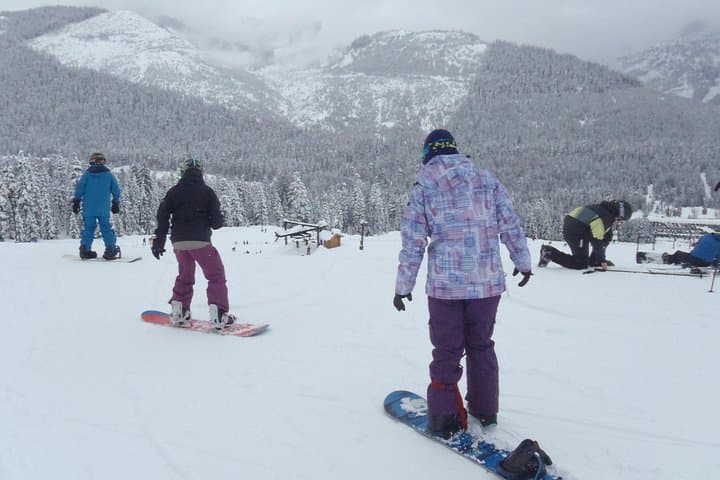 Skip the Line: Stress-Free Snowboard Rental Near Snoqualmie Pass photo 2