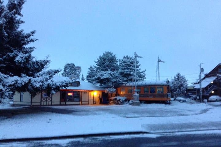 Blue Mountains Snowshoe Rental from Dusty's — Day or Week Gear for Winter Trails photo 1
