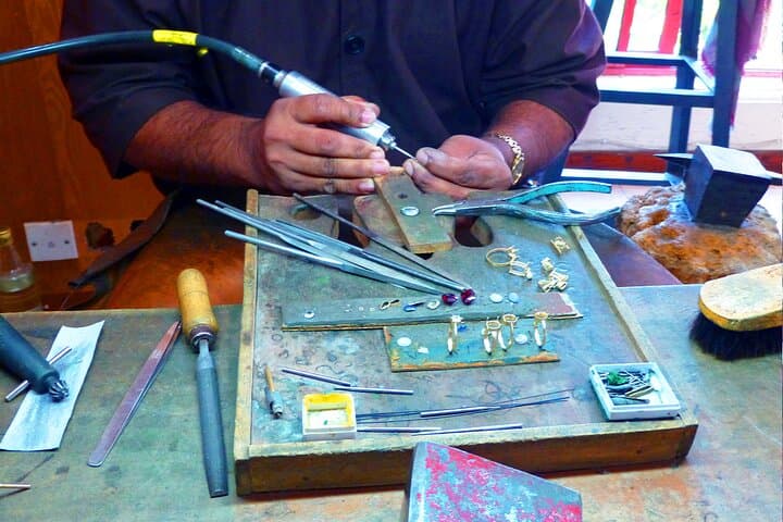 Hands-On Gems & Jewelry Workshop in Galle: Make a Ceylon Keepsake photo 6