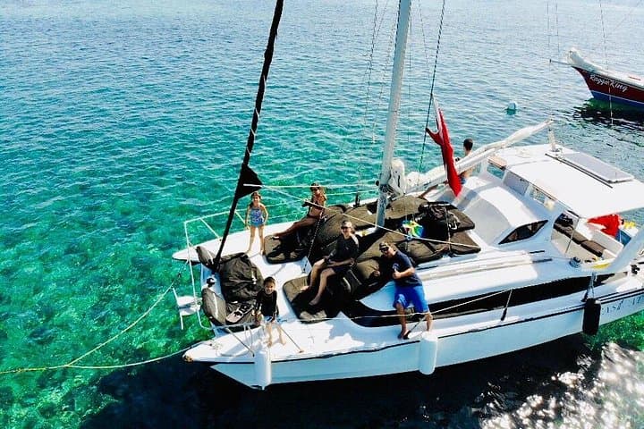 Private Full-Day Catamaran Charter from San Pedro to Hol Chan & Caye Caulker photo 2