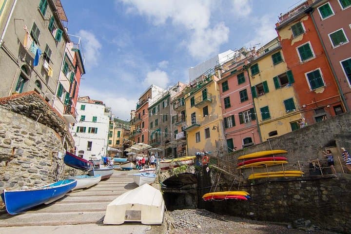 Cinque Terre Day Tour: Riomaggiore to Monterosso by Private Transport