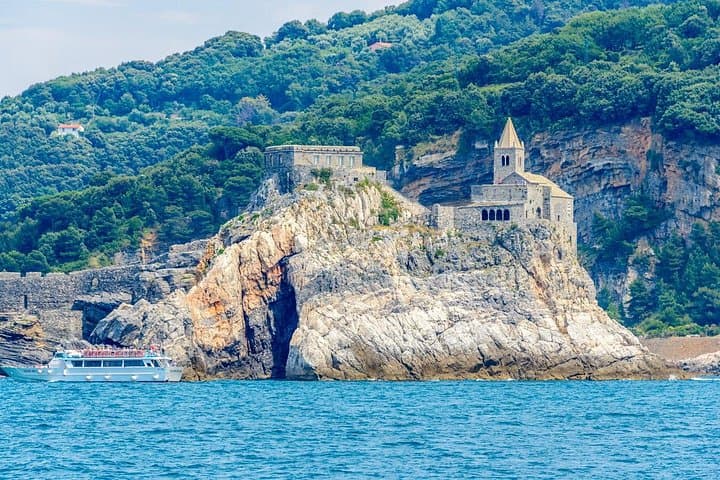 Cinque Terre Day Tour: Riomaggiore to Monterosso by Private Transport photo 5