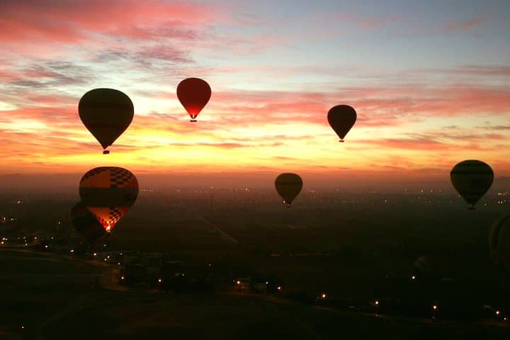 Sunrise Hot Air Balloon Over Dubai Desert with Falcon Show & Breakfast photo 3