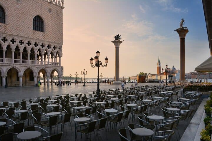 Venice Private Walking Tour and Cicchetti Food Tasting photo 3