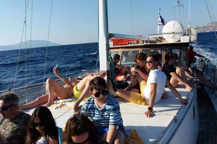 Mykonos Shared Day Cruise to Little Venice & Agios Stefanos — Brunch, Swim & Coastal Views