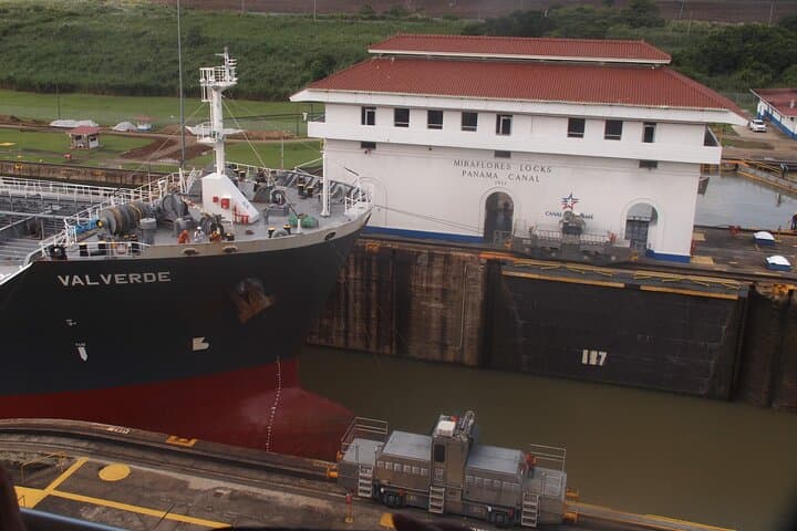 Panama City in One Night: Miraflores Locks, Biomuseo & Casco Antiguo Tour photo 1