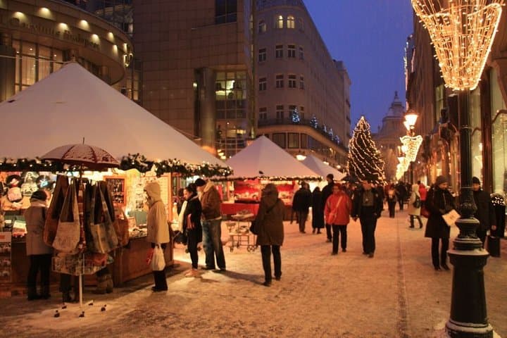 Private Budapest Christmas Market & Danube Evening Cruise: Evening Walking Tour with Mulled Wine photo 2