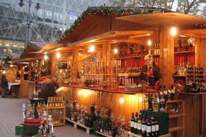 Private Budapest Christmas Market & Danube Evening Cruise: Evening Walking Tour with Mulled Wine photo 3